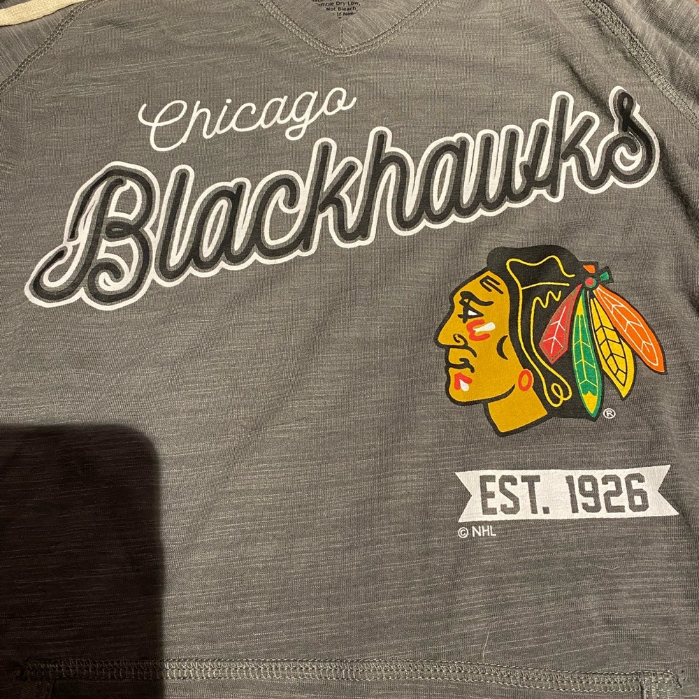 Chicago Blackhawks gray long sleeve‎ hooded T-shirt, men’s size small
